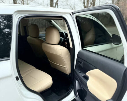 Білий Міцубісі Аутлендер, об'ємом двигуна 2 л та пробігом 150 тис. км за 11000 $, фото 8 на Automoto.ua