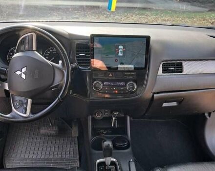 Белый Мицубиси Аутлендер, объемом двигателя 2.36 л и пробегом 240 тыс. км за 11800 $, фото 6 на Automoto.ua