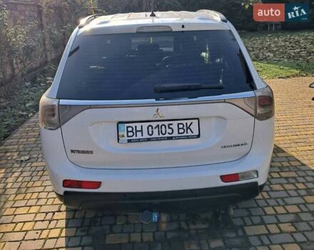 Белый Мицубиси Аутлендер, объемом двигателя 2.36 л и пробегом 240 тыс. км за 11800 $, фото 1 на Automoto.ua