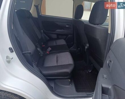 Белый Мицубиси Аутлендер, объемом двигателя 2.2 л и пробегом 278 тыс. км за 12600 $, фото 29 на Automoto.ua