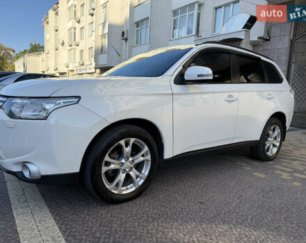 Білий Міцубісі Аутлендер, об'ємом двигуна 2.36 л та пробігом 146 тис. км за 14300 $, фото 4 на Automoto.ua
