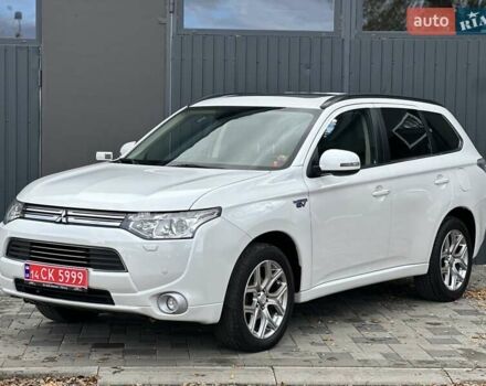Міцубісі Аутлендер 2013 у Івано-Франківську на Automoto.ua Білий Міцубісі Аутлендер, об'ємом двигуна 2 л та пробігом 213 тис. км за 13888 $, фото 10 на Automoto.ua