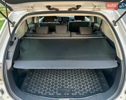 Белый Мицубиси Аутлендер, объемом двигателя 2 л и пробегом 127 тыс. км за 13200 $, фото 7 на Automoto.ua