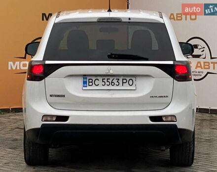 Белый Мицубиси Аутлендер, объемом двигателя 2.36 л и пробегом 215 тыс. км за 9999 $, фото 4 на Automoto.ua