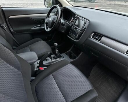 Білий Міцубісі Аутлендер, об'ємом двигуна 0 л та пробігом 225 тис. км за 11900 $, фото 7 на Automoto.ua