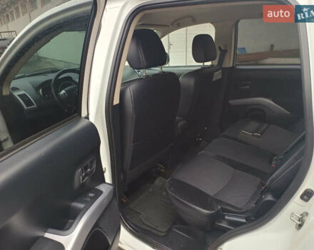 Белый Мицубиси Аутлендер, объемом двигателя 2.36 л и пробегом 250 тыс. км за 11200 $, фото 22 на Automoto.ua