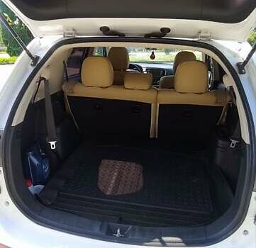 Белый Мицубиси Аутлендер, объемом двигателя 3 л и пробегом 136 тыс. км за 15200 $, фото 4 на Automoto.ua