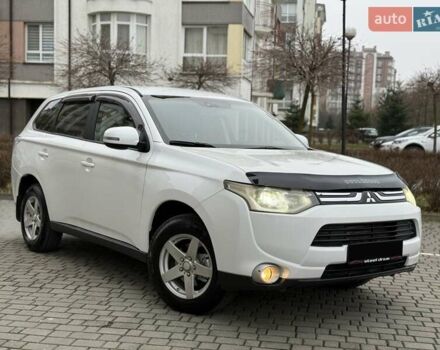 Белый Мицубиси Аутлендер, объемом двигателя 0 л и пробегом 180 тыс. км за 11500 $, фото 3 на Automoto.ua
