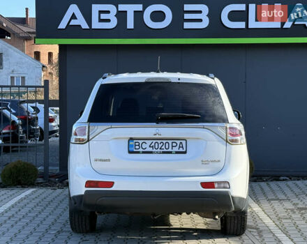 Белый Мицубиси Аутлендер, объемом двигателя 2.4 л и пробегом 148 тыс. км за 12900 $, фото 3 на Automoto.ua