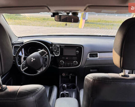 Білий Міцубісі Аутлендер, об'ємом двигуна 2.4 л та пробігом 240 тис. км за 12000 $, фото 18 на Automoto.ua