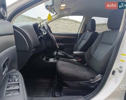 Белый Мицубиси Аутлендер, объемом двигателя 2.2 л и пробегом 278 тыс. км за 12600 $, фото 22 на Automoto.ua