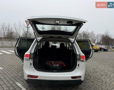 Белый Мицубиси Аутлендер, объемом двигателя 0 л и пробегом 180 тыс. км за 11500 $, фото 27 на Automoto.ua