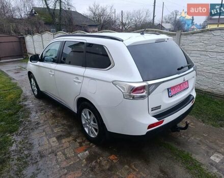 Белый Мицубиси Аутлендер, объемом двигателя 2.2 л и пробегом 278 тыс. км за 12600 $, фото 4 на Automoto.ua