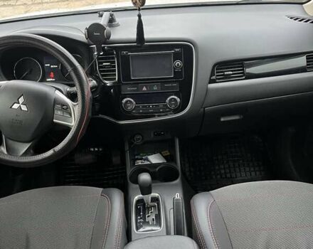Міцубісі Аутлендер 2013 у Харкові на Automoto.ua Білий Міцубісі Аутлендер, об'ємом двигуна 2.4 л та пробігом 209 тис. км за 13000 $, фото 7 на Automoto.ua
