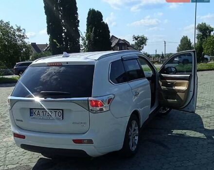 Белый Мицубиси Аутлендер, объемом двигателя 3 л и пробегом 136 тыс. км за 15200 $, фото 1 на Automoto.ua