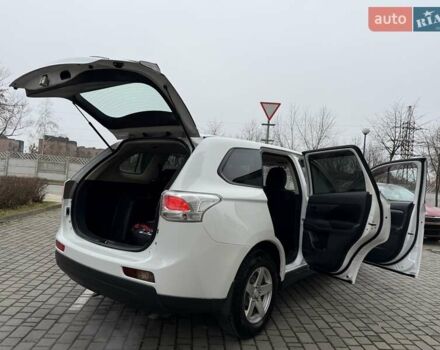 Белый Мицубиси Аутлендер, объемом двигателя 0 л и пробегом 180 тыс. км за 11500 $, фото 26 на Automoto.ua