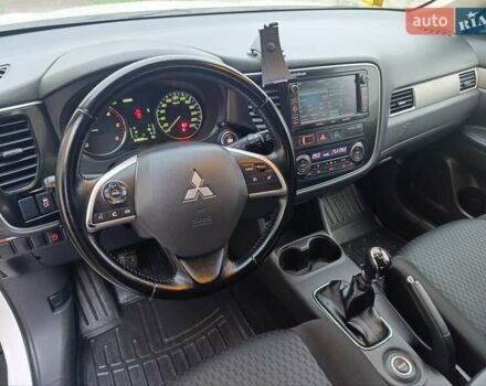 Белый Мицубиси Аутлендер, объемом двигателя 2.2 л и пробегом 278 тыс. км за 12600 $, фото 33 на Automoto.ua