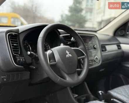 Белый Мицубиси Аутлендер, объемом двигателя 0 л и пробегом 180 тыс. км за 11500 $, фото 13 на Automoto.ua