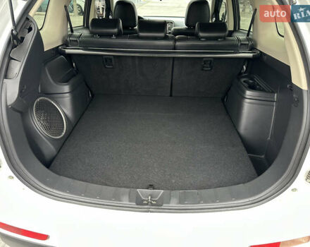 Белый Мицубиси Аутлендер, объемом двигателя 2.4 л и пробегом 175 тыс. км за 13900 $, фото 34 на Automoto.ua