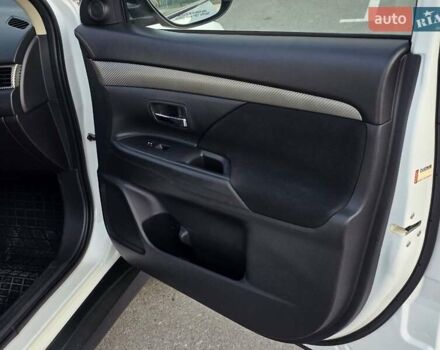 Белый Мицубиси Аутлендер, объемом двигателя 2.4 л и пробегом 183 тыс. км за 12499 $, фото 25 на Automoto.ua