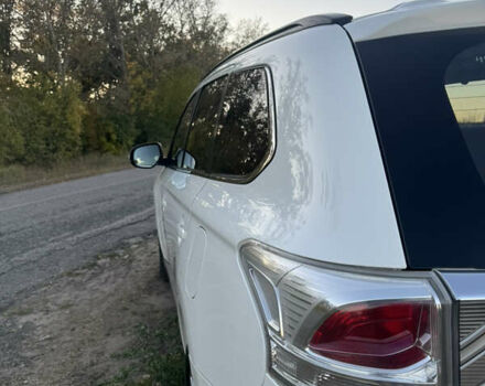 Белый Мицубиси Аутлендер, объемом двигателя 2.3 л и пробегом 250 тыс. км за 15000 $, фото 10 на Automoto.ua