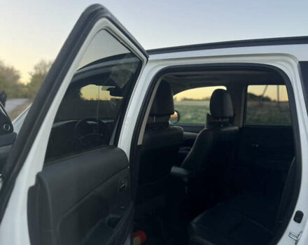 Белый Мицубиси Аутлендер, объемом двигателя 2.3 л и пробегом 250 тыс. км за 15000 $, фото 17 на Automoto.ua