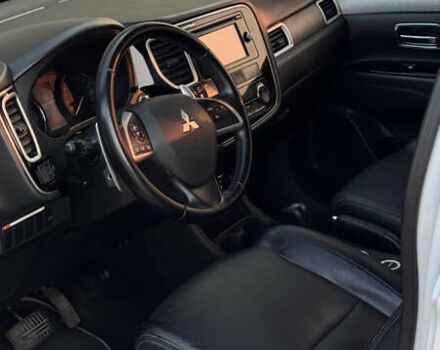 Білий Міцубісі Аутлендер, об'ємом двигуна 2.4 л та пробігом 240 тис. км за 12000 $, фото 15 на Automoto.ua