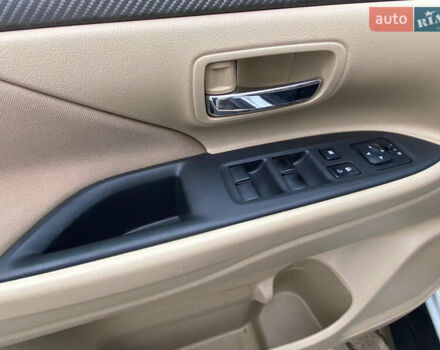 Белый Мицубиси Аутлендер, объемом двигателя 2.36 л и пробегом 215 тыс. км за 9999 $, фото 14 на Automoto.ua