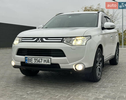 Белый Мицубиси Аутлендер, объемом двигателя 2.4 л и пробегом 175 тыс. км за 13900 $, фото 1 на Automoto.ua