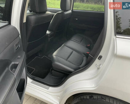 Белый Мицубиси Аутлендер, объемом двигателя 2 л и пробегом 229 тыс. км за 14500 $, фото 7 на Automoto.ua