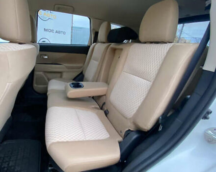 Белый Мицубиси Аутлендер, объемом двигателя 2.36 л и пробегом 215 тыс. км за 9500 $, фото 12 на Automoto.ua