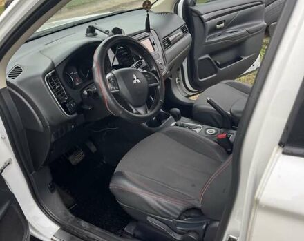 Міцубісі Аутлендер 2013 у Харкові на Automoto.ua Білий Міцубісі Аутлендер, об'ємом двигуна 2.4 л та пробігом 209 тис. км за 13000 $, фото 8 на Automoto.ua