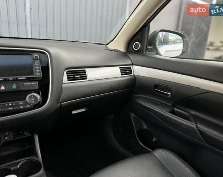 Міцубісі Аутлендер 2013 у Івано-Франківську на Automoto.ua Білий Міцубісі Аутлендер, об'ємом двигуна 2 л та пробігом 213 тис. км за 13888 $, фото 26 на Automoto.ua