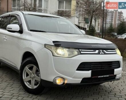 Белый Мицубиси Аутлендер, объемом двигателя 0 л и пробегом 180 тыс. км за 11500 $, фото 4 на Automoto.ua