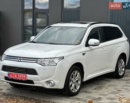 Міцубісі Аутлендер 2013 у Івано-Франківську на Automoto.ua Білий Міцубісі Аутлендер, об'ємом двигуна 2 л та пробігом 213 тис. км за 13888 $, фото 3 на Automoto.ua