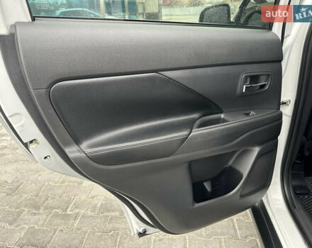 Белый Мицубиси Аутлендер, объемом двигателя 2.4 л и пробегом 175 тыс. км за 13900 $, фото 31 на Automoto.ua