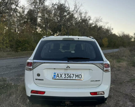 Белый Мицубиси Аутлендер, объемом двигателя 2.3 л и пробегом 250 тыс. км за 15000 $, фото 1 на Automoto.ua