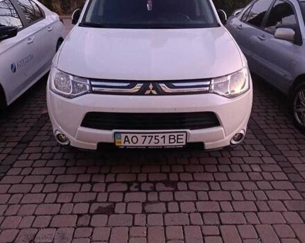 Білий Міцубісі Аутлендер, об'ємом двигуна 2 л та пробігом 75 тис. км за 17000 $, фото 4 на Automoto.ua
