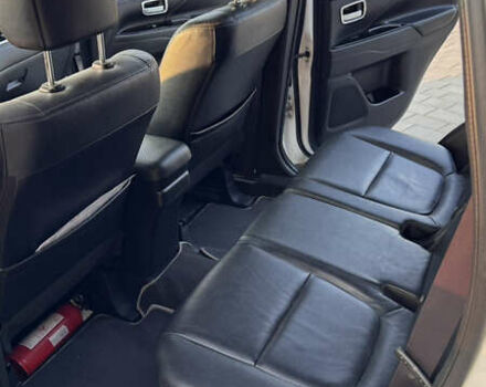 Білий Міцубісі Аутлендер, об'ємом двигуна 2.4 л та пробігом 240 тис. км за 12000 $, фото 16 на Automoto.ua