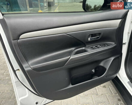 Белый Мицубиси Аутлендер, объемом двигателя 2.4 л и пробегом 175 тыс. км за 13900 $, фото 27 на Automoto.ua