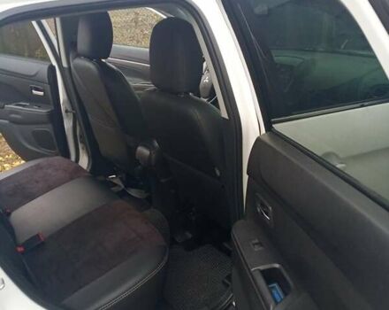 Белый Мицубиси Аутлендер, объемом двигателя 2 л и пробегом 203 тыс. км за 10750 $, фото 4 на Automoto.ua