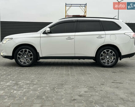 Белый Мицубиси Аутлендер, объемом двигателя 2.4 л и пробегом 175 тыс. км за 13900 $, фото 3 на Automoto.ua