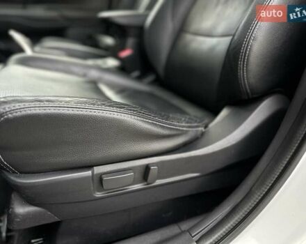 Міцубісі Аутлендер 2013 у Івано-Франківську на Automoto.ua Білий Міцубісі Аутлендер, об'ємом двигуна 2 л та пробігом 213 тис. км за 13888 $, фото 18 на Automoto.ua