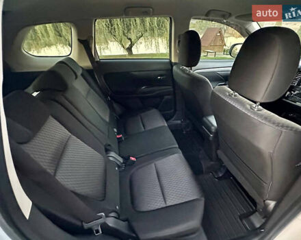 Белый Мицубиси Аутлендер, объемом двигателя 2 л и пробегом 127 тыс. км за 13200 $, фото 13 на Automoto.ua