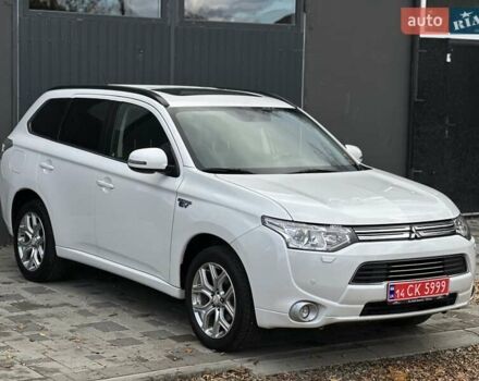 Міцубісі Аутлендер 2013 у Івано-Франківську на Automoto.ua Білий Міцубісі Аутлендер, об'ємом двигуна 2 л та пробігом 213 тис. км за 13888 $, фото 7 на Automoto.ua