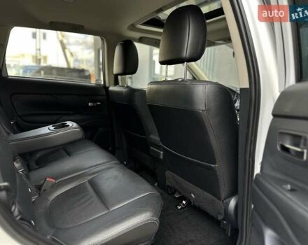 Міцубісі Аутлендер 2013 у Івано-Франківську на Automoto.ua Білий Міцубісі Аутлендер, об'ємом двигуна 2 л та пробігом 213 тис. км за 13888 $, фото 29 на Automoto.ua