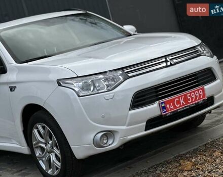 Міцубісі Аутлендер 2013 у Івано-Франківську на Automoto.ua Білий Міцубісі Аутлендер, об'ємом двигуна 2 л та пробігом 213 тис. км за 13888 $, фото 6 на Automoto.ua
