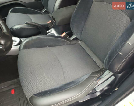 Белый Мицубиси Аутлендер, объемом двигателя 2.36 л и пробегом 250 тыс. км за 11200 $, фото 19 на Automoto.ua