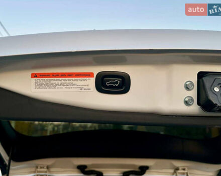 Белый Мицубиси Аутлендер, объемом двигателя 2 л и пробегом 127 тыс. км за 13200 $, фото 6 на Automoto.ua