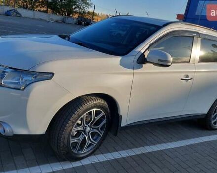 Белый Мицубиси Аутлендер, объемом двигателя 2.4 л и пробегом 175 тыс. км за 13800 $, фото 1 на Automoto.ua